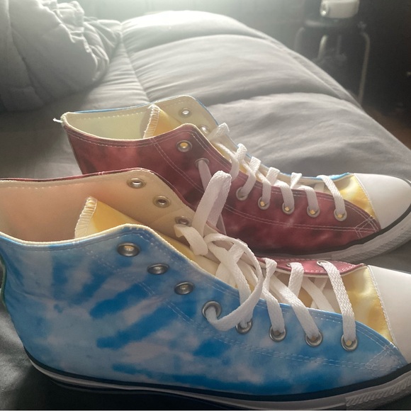 ~Converse High Top Sneakers~ - Picture 7 of 8